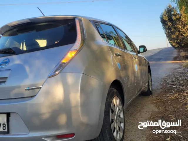 نيسان ليف 2015 بطارية وكالة 10 بار نزول جديد بحال الوكالة