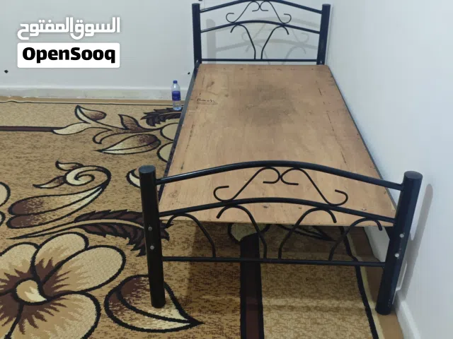 سجادة بحالة الوكالة 4*4 ولا أي ثقب، بسعر 20 دينار!