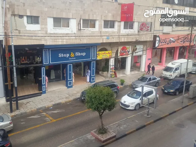 مكتب تجاري للايجار في شارع الحصن قرب دوار القبه