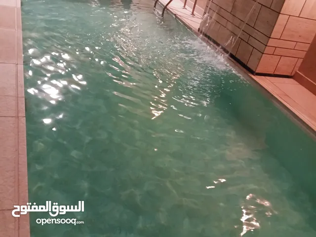 سباك بالرياض فني مسابح وشلالات ونوافير والمعلق المخفي وجميع الصيانه بالرياض