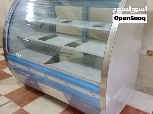 ثلاجة عرض بومبيه 150سم للحوم والدواجن بلزق المصنع مستعمله 7 ايام فقط