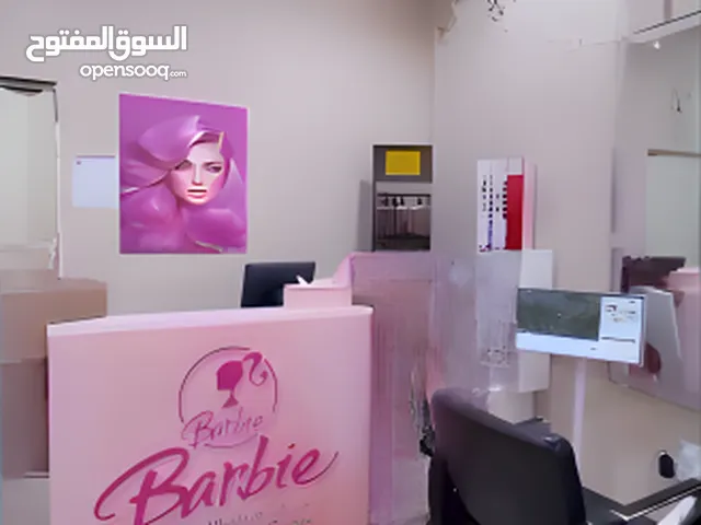 صالون تجميل نسائي فاخر بمساحة واسعة في منطقة مواطنين مجهز بجميع الادوات و المعدات في الجرف عجمان