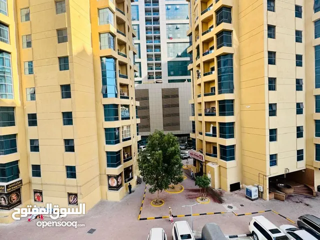 شقه 3 غرف وصالة للبيع في ابراج الخور بسعر مناسب تباع بالعفش والفرش