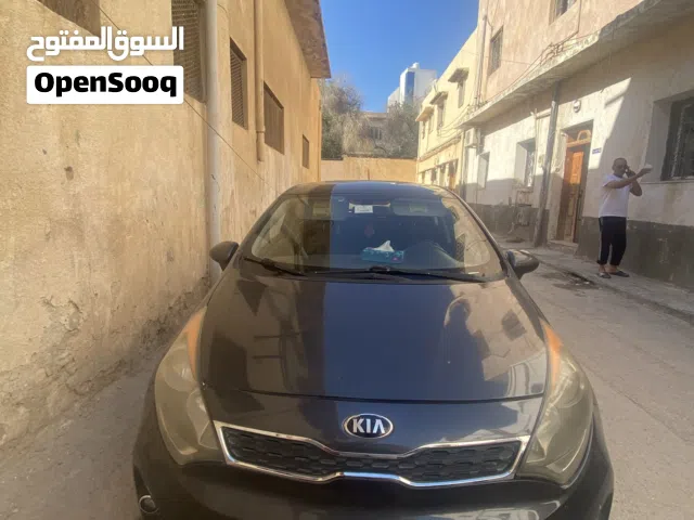 2014 كيا ريو Standard