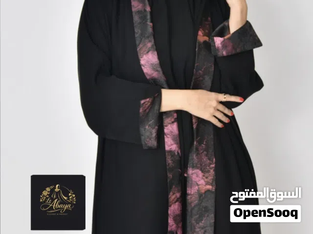 اي عبايه فقط ويوجد بيع بالجمله