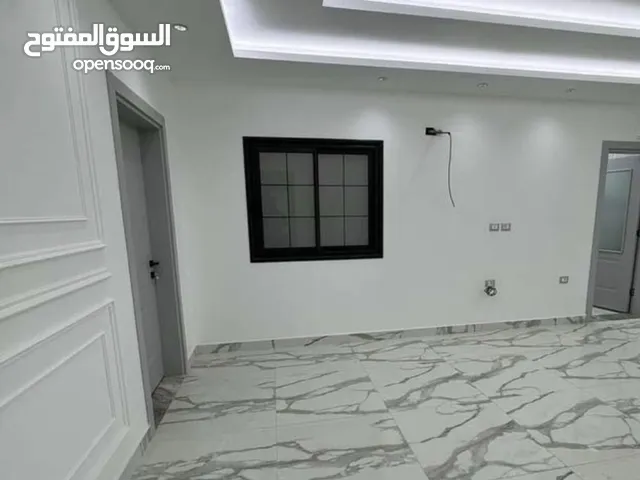 شقة تجارية تشطيب ممتاز بالمولد ومصعد في زاوية الدهماني مناسبة للشركات والمكاتب بمبني خدمي