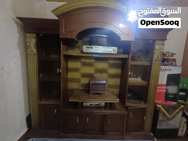 بوفيه خشب بحالة ممتازة
