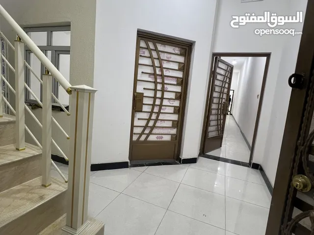 مشتمل ارضي للايجار في حي الخضراء بناء حديث