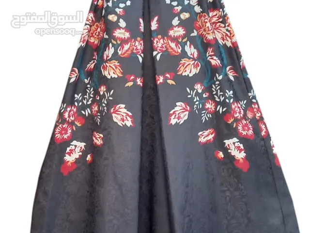 فستان سهرة أسود فخم ماركة femi9 مقاس XL ، موَرّد من أسفل ، جديد غير ملبوس .