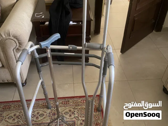 عكازات مستعمل