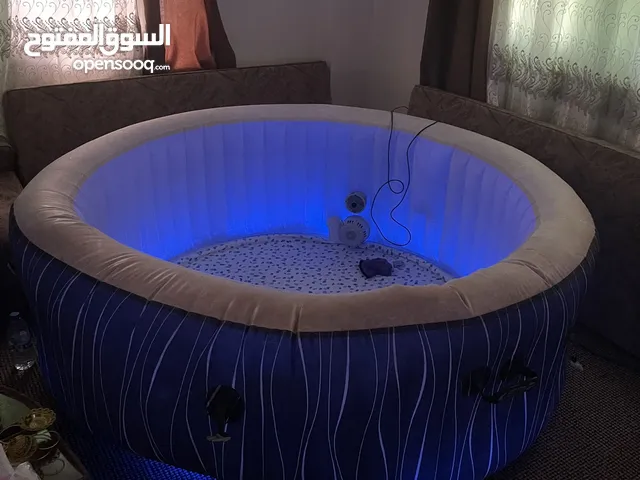 جاكوزي حامي بارد