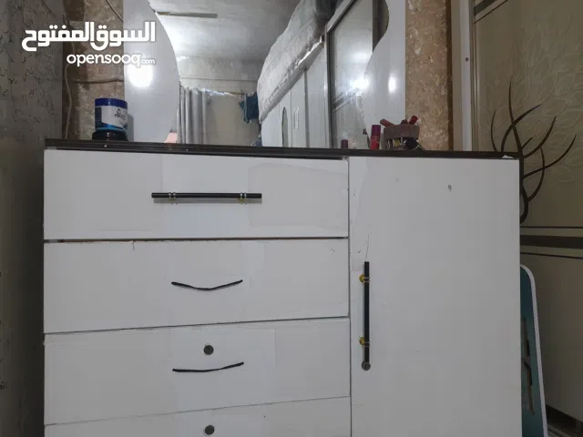 ميز تواليت مستعمل