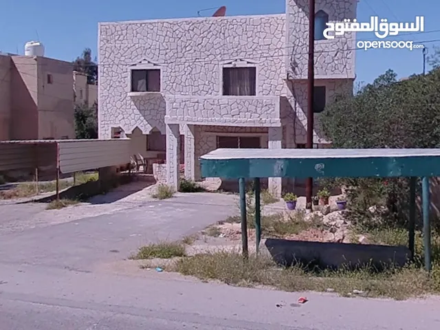 150 m2 5 Bedrooms Townhouse for Sale in Madaba Other