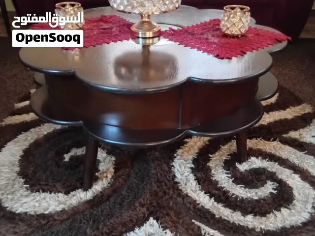طاولة وسط ممتازة الحالة