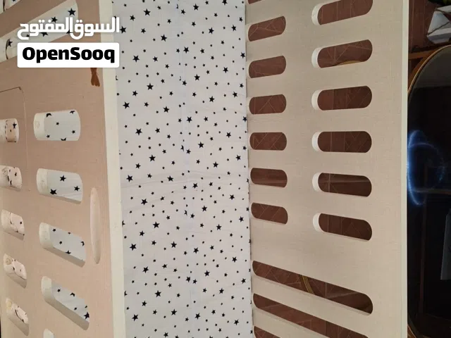 سرير اطفال مع هزاز