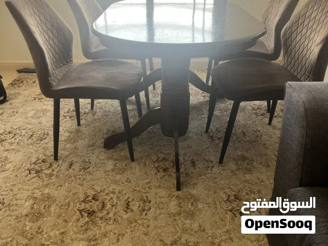 طاولة طعام خشبية بدون كراسى