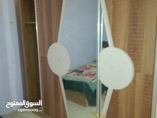 غرفة نوم للبيع خزانة وتخت عدد 2 وتسريحه وجرار