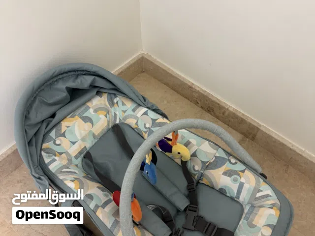 كرسي هزاز تاف ديلوكس بطبعات مع شريط ألعاب من جونيورز