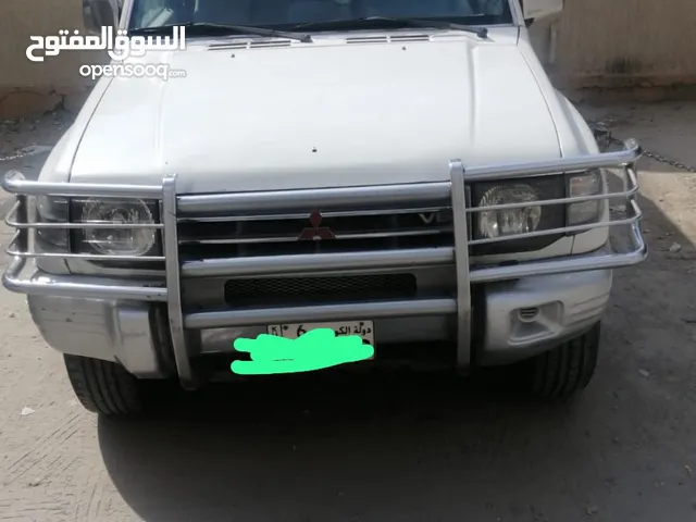 ميتسوبيشي باجيرو98 لون أبيض للبيع جيد