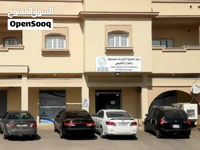 مبنى تجاري صالة و يمكن اضافة ما خلفهم دور ثاني وجنان تصلح مصحةاو مقر شركةواي نشاط مقابل شيل المياه