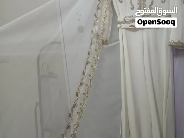 جمبسوت مناسب لحفلات كتب كتاب ملبوس مرة واحدة للبيع ب 50