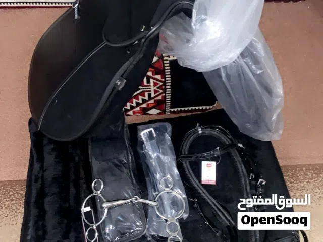 سرج كامل مع كامل اغراضه