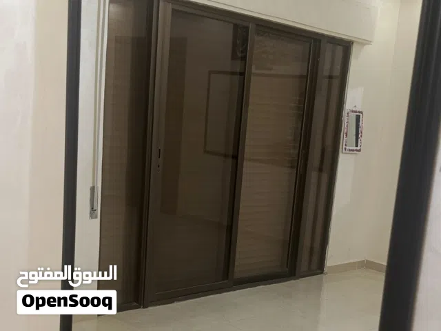 مرايا أصليه جامده ونظيفه مع إطار أسود  الوسط ب 25 و الكبيره ب 50