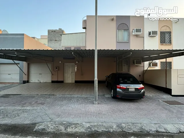 300 m2 5 Bedrooms Townhouse for Sale in Northern Governorate Madinat Hamad