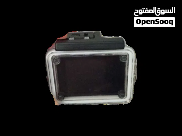 لكاميرا أكشن (Action Camera) شبيهة بنظام الـ GoPro، وتجي معاها الكفر الواقي من المية (Waterproof Cas