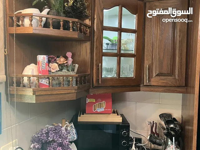 مطبخ مستعمل لون بلوط بحاله جيده جدا للبيع