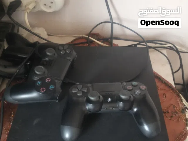 بلاي ستيشن 4 سليم مهكر مع ايدتين واكتر من عشر لعب جديده سعة واحد تيرا