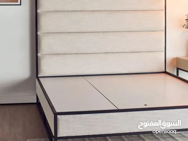 Home center Bed Queensize Bed  Very good condition  2 months used only