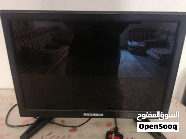 تلفازين واحدة ضغيرة و واحدة كبير من شركة TLC