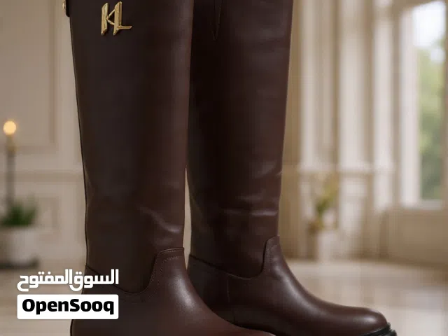 بوت كارل لاغرفيلد الأصلي – القطعة الوحيدة في العراق قياس 38 واذا لكيت منه قطعة ثانية تأخذه بلاش مني