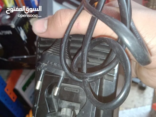 شاحن بطارية مفركاة عمودي مع اضاءة خضراء وحمراء