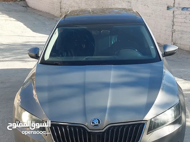 سكودا سوبير بنزين 2019 قوه محرك 2000 بجي 4 /4 280حصان تامين وترخيص شامل لعام كامل عداد قليل