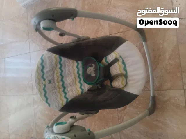 هزازة أطفال للبيع بحال الجديد استخدام بسيط  هزاز كهربا من عمر يوم ل 9 شهور