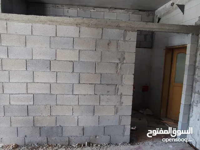 مخازن نصف تشطيب للايجار