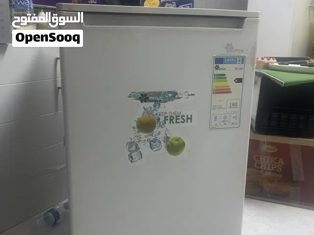 فريزر استعمال خفيف نوع أوبرا بحاله ممتازه أربع جوارير