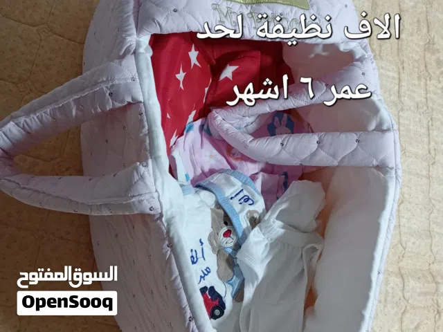 ملابس اطفال من عمر 0-لحد6 اشهر نضيفات استخدام قليل