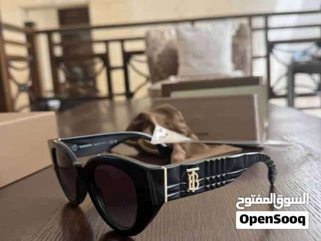 نظارة شمسية burberry جديدة وأصلية من sunglasses hut