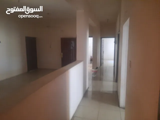 200 m2 4 Bedrooms Townhouse for Rent in Aden Al-Drein