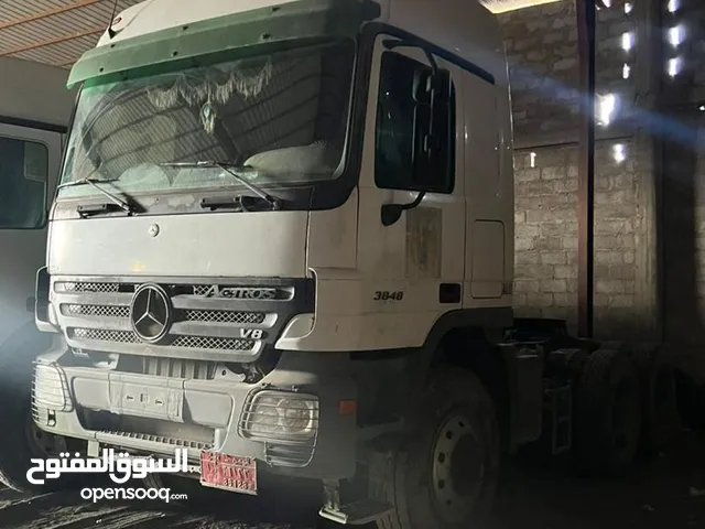 Tractor Unit Mercedes Benz 2007 in Tripoli