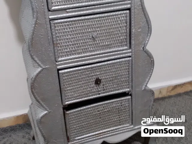 طاوله لون بني خشب زان