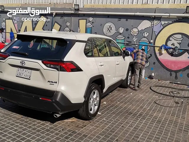 تويوتا راف موديل 2021 أبيض