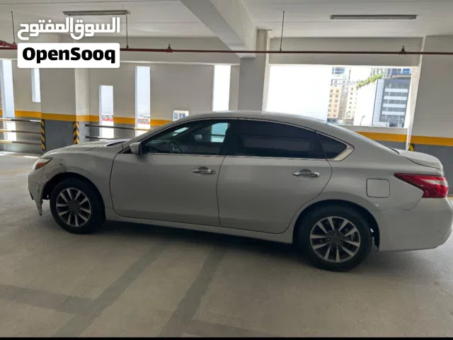 2016 Nissan Altima Standard