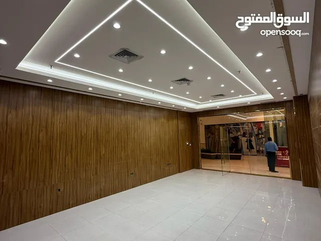 محل للايجار بمجمع راقي بالشويخ بدون خلو أو عمولة من المالك مباشرة