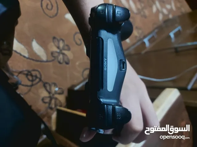 ايد بلاستيشن 4 ولى غلطه فش فيها اشي