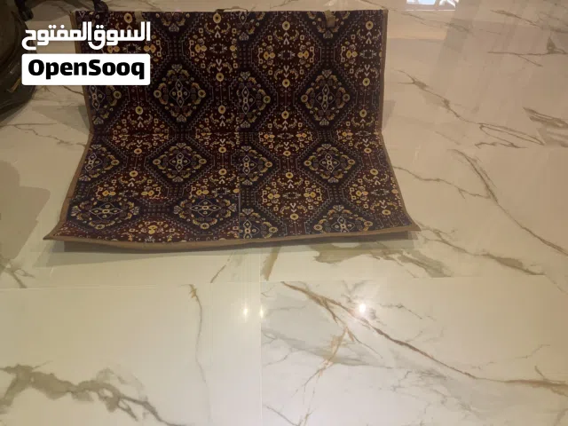 جلسات ارضية مريحة ممتازه استعمال قليل شهر مع تكايات والفرشه كلمني خاص واصور لك الباقي بس ب40