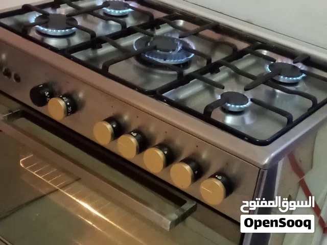 طباخة ممتازة لاجرمانيا ايطالي خمس عيون وفرن كل شيء شغال
